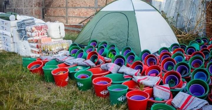 CATASTROPHES – Les sinistrés d’un incendie survenu dans la nuit du lundi à mardi à Andohatapenaka provisoirement installés sur un terrain vague du quartier