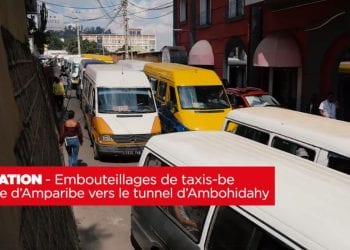 CIRCULATION – Embouteillages de taxis-be à la sortie d’Amparibe vers le tunnel d’Ambohidahy.