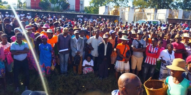 MINES – QMM reprend ses opérations après la levée des barrages érigés par des manifestants sur la route vers Mandena, la publication des résultats des analyses des eaux d’Andrakaraka et de ses environs revendiquées