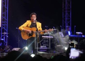 MUSIQUE – 30 ans de carrière et pas une ride pour Njakatiana
