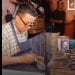 PETITS METIERS – La fabrique de chaussures qui faire vivre Benjamin Rabarijaona