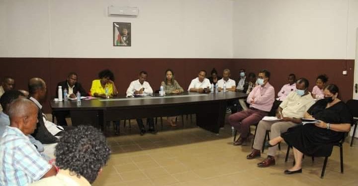 TOLAGNARO – Barrages levés sur la route de Mandena, un nouvel accord signé entre QMM, les manifestants et la délégation gouvernementale, la publication des résultats des analyses des eaux d&rsquo;Andrakaraka toujours en attente