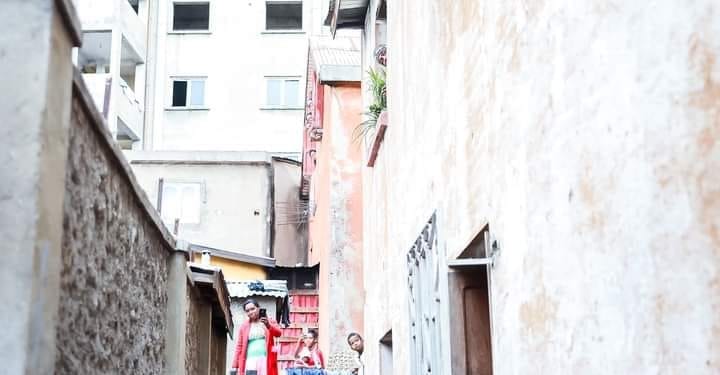67 HA – Mialy Rajoelina se rend au chevet de jeunes femmes victimes d’enlèvement et recommande un suivi psychologique de leur état