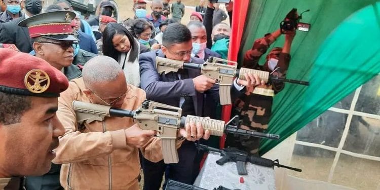 ANNIVERSAIRE DE L’INDEPENDANCE – Les ministres en charge de la Défense et de la Sécurité inaugurent les stands de jeux de la kermesse de Betongolo