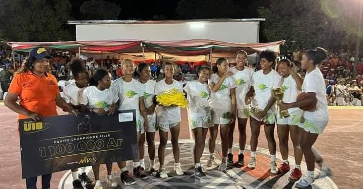 BASKETBALL – Le JEA Vakinankaratra chez les filles et l&rsquo;EBF Haute Matsiatra chez les garçons sacrés champions de Madagascar U18