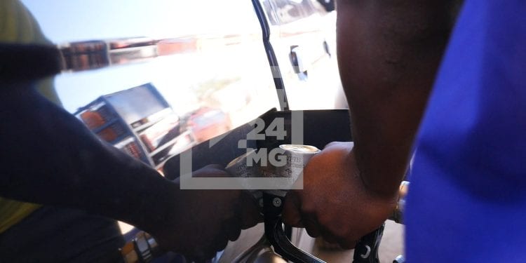 CARBURANT – L’augmentation des prix à la pompe est une décision difficile mais nécessaire selon la Banque mondiale.