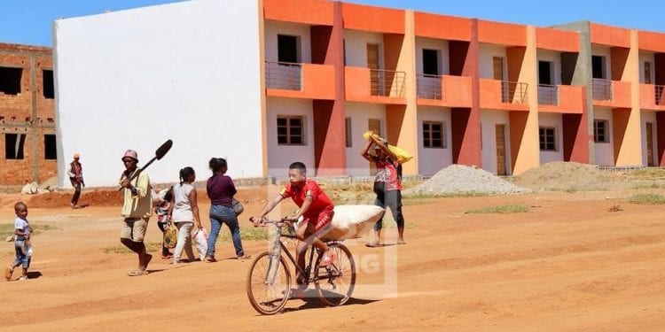 HABITAT – L&rsquo;attribution des « trano mora » et la sélection de leurs futurs acquéreurs se feront après l&rsquo;examen des dossiers et des critères par les banques partenaires
