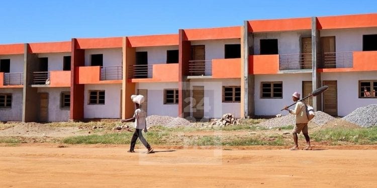 LOGEMENTS – 175.000 à 200.000 ariary par mois pendant 15 à 20 ans pour acquérir Les habitations à coût modéré « trano mora » de TanaMasoandro Imerintsiatosika, un mois pour s&rsquo;inscrire auprès du secrétariat d&rsquo;État en charge des nouvelles villes