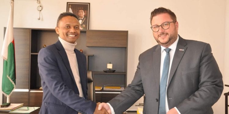 MONNAIE – Les autorités malgaches se tournent vers les services suisses, faute de réponse de la raffinerie sud-africaine Rand Riffenery pour la conversion de l&rsquo;or en stock à la Banque centrale