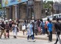 SANTE – Le port de masque n’est plus obligatoire en plein air mais reste requis dans les transports en commun et pour les espaces clos comprenant plus de 200 personnes