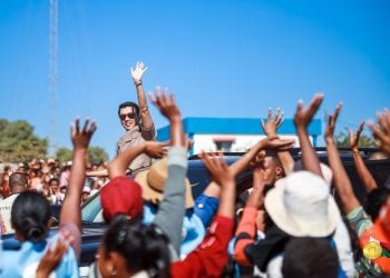 ENERGIE – Andry Rajoelina remet en cause les subventions octroyées à la Jirama et demande à la Banque mondiale de financer des kits solaires pour apporter l’éclairage au sein de plus de 50% des ménages sans accès à l’électricité