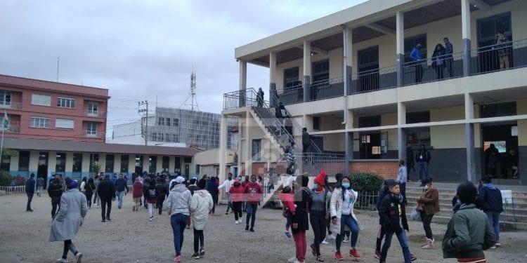 EXAMEN OFFICIEL – Le ministère de l&rsquo;Education nationale annonce le début des corrections des épreuves du BEPC depuis mardi malgré une manifestation de certains correcteurs
