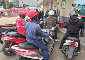 HYDROCARBURES – Ruée vers les stations-services qui n’ont pas encore augmenté les prix de leurs carburants ce lundi matin