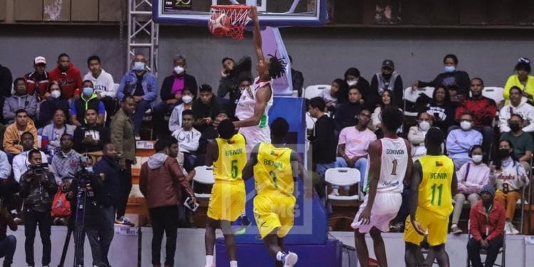 BASKETBALL – Les Ankoay Garçons écrasent  les Guerriers du Bénin (102 – 41) pour leur premier match à l&rsquo;Afrobasket U18