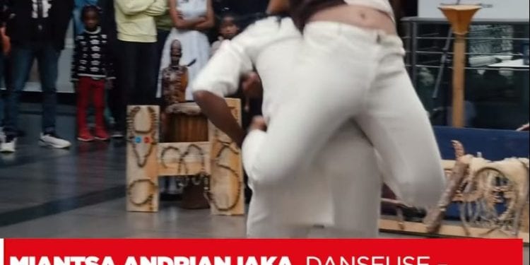 MIANTSA ANDRIANJAKA, DANSEUSE – « La littérature et l’art mentent toujours un peu »