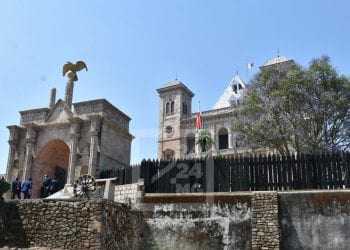 PATRIMOINE – Le ministère de la Culture évoque « une reconstruction à l’identique de l’extérieur » des palais de Tranovola et de Manampisoa du Rova d’Antananarivo « dans le respect des normes internationales »