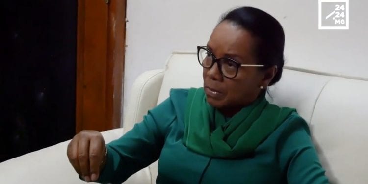 ASSEMBLEE NATIONALE – Christine Razanamahasoa annonce des mesures décidées en accord avec les députés dans les affaires impliquant leurs pairs tout en regrettant que ceux-ci soient jetés en pâture sur la place publique