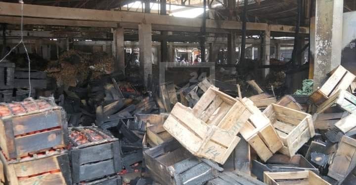 CATASTROPHE – Une centaine de box ravagés par le feu au marché d’Anosibe dans la nuit de mercredi à jeudi, les dégâts sur les sites incendiés estimés à 90% par la Commune urbaine d’Antananarivo