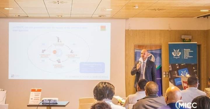 COMMERCE – Une application mobile et une plateforme pour rapporter les obstacles au commerce présentées aux opérateurs économiques