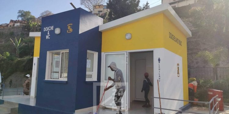 HYGIENE – La Commune lance un appel à manifestation d’intérêt pour la construction, la gestion et l’exploitation d’urinoirs mobiles pour compléter les 131 blocs sanitaires publics existants dans la circonscription