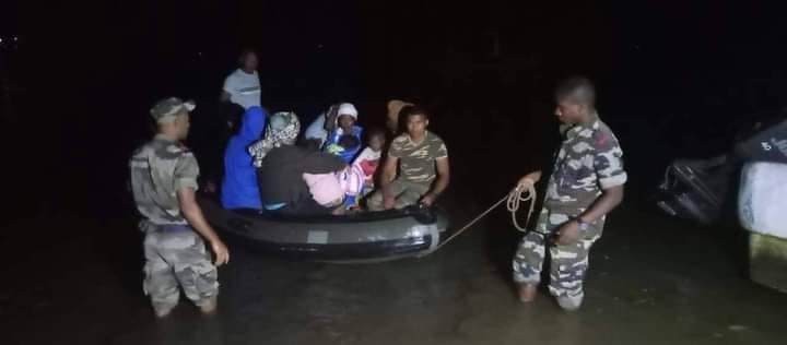 IMMIGRATION – Un boutre avec à son bord 22 personnes annoncée comme souhaitant rejoindre illégalement Mayotte a été interceptée par la marine nationale dans la nuit de lundi à mardi