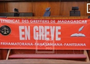MANIFESTATION – Le syndicat des greffiers de Madagascar annonce la poursuite de sa grève, le ministère de la Justice appelle les grévistes à revenir au travail et à la table des négociations pour trouver une solution concertée et un compromis