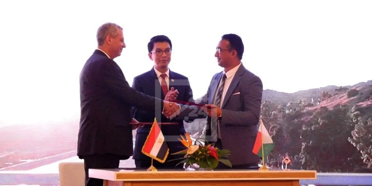 INFRASTRUCTURES – Les tarifs du péage de l&rsquo;autoroute Antananarivo-Toamasina devraient être de 15.000 ariary au plus pour les voitures légères et de 20.000 ariary au maximum pour les  camions, le coût de la construction devrait être amorti au bout de 15 ans, selon le ministre des Travaux publics