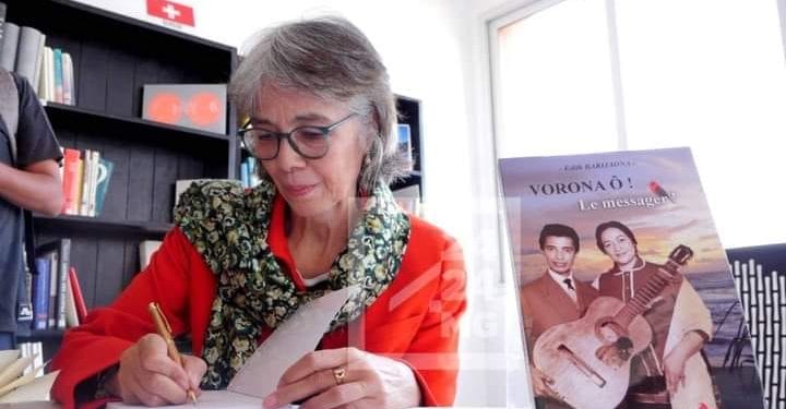 LIVRE – Edith Barijaona publie « Vorona o, Le messager » pour raconter le parcours et la vie de ses parents, les chanteurs Barijaona et O’Suzah, en France.