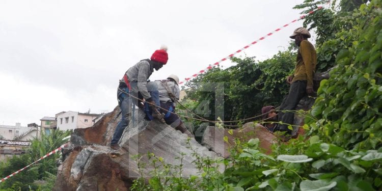 PREVENTION – Un bloc de rocher de 30 tonnes à démolir à Volosarika Ambanidia jusqu’à samedi