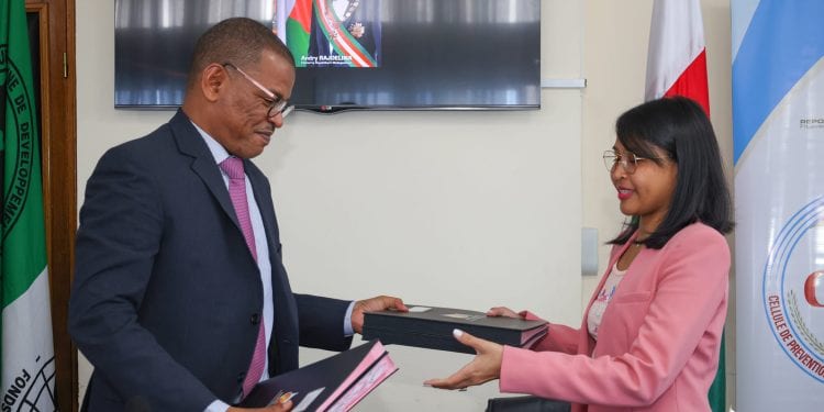 COOPERATION – La Banque africaine de développement signe deux accords de financement pour la gestion des catastrophes et pour la gestion des ressources hydriques avec Madagascar