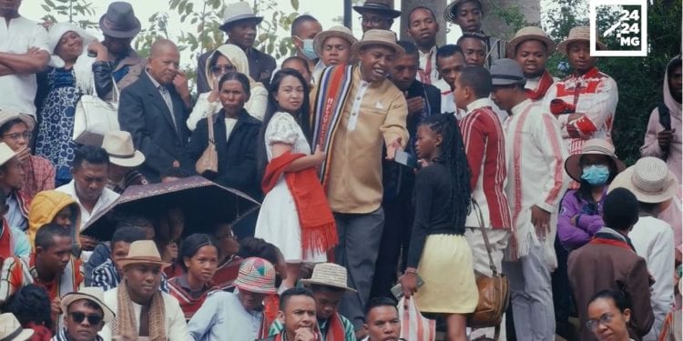 EVENEMENT – Les reconnaissances de l&rsquo;Etat aux « mpikabary malagasy »