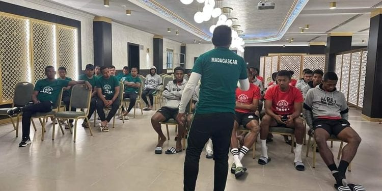 FOOTBALL – Les joueurs des Barea A’ privés de leur portable les veilles et les jours de match du Chan