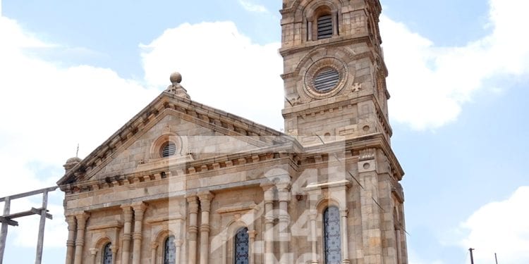 PATRIMOINE – Le Conseil des ministres autorise les travaux de réparation de la tour de l’église du Palais de la Reine sur la Haute ville endommagé par la foudre