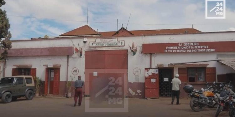 GRACE PRESIDENTIELLE – Remise totale des peines pour les femmes âgées de 60 ans et les hommes âgés de 65 ans condamnés à des peines criminelles et ayant purgé au moins 10 ans de prison