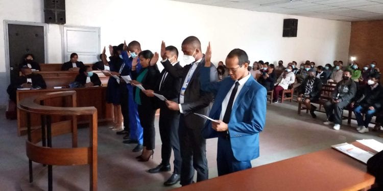 TRANSPORT AERIEN – Sept nouveaux inspecteurs de l’aviation civile viennent renforcer les rangs de l’aviation civile malgache.