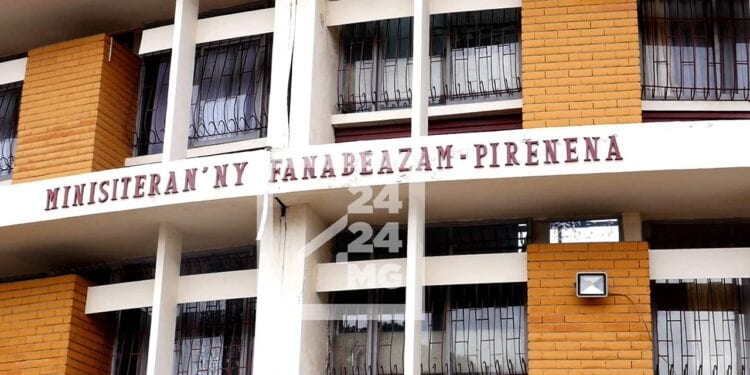 CONFLIT – Le tribunal administratif de Fianarantsoa prononce le sursis à exécution de la décision de mise à pied de cinq élèves d’Alakamisy Itenina