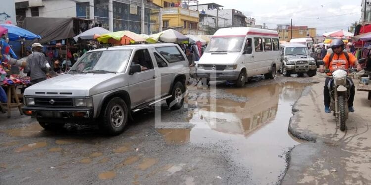 INFRASTRUCTURES – Un planning à faire dans l’urgence pour la réhabilitation des routes dans la capitale selon Andry Rajoelina