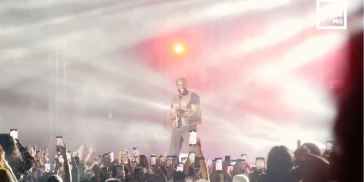 CONCERT – Tayc fait vibrer le Palais de la culture et des sports Mahamasina.