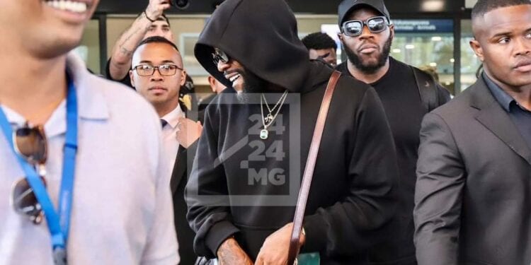 CONCERT – Le chanteur Tayc dédie son titre « Le Temps » à son public de Madagascar