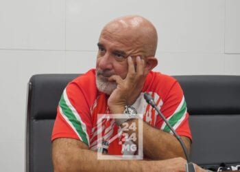 FOOTBALL – Dupuis annonce son intention d’arrêter les Barea immédiatement