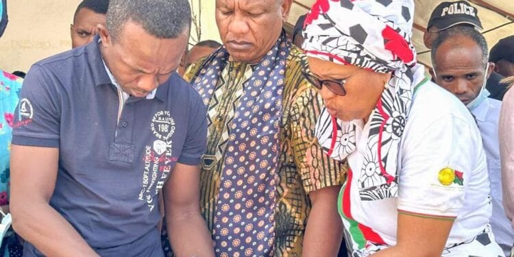 NAUFRAGE – Une délégation gouvernementale conduite par le Premier ministre à Ambilobe suite à l&rsquo;accident maritime survenu à Ankazomborona, l&rsquo;une des passagers en fuite retrouvée