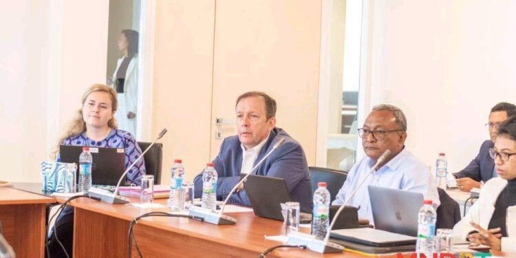 TELECOMMUNICATIONS – La concurrence entre les opérateurs et la protection des consommateurs au centre des discussions