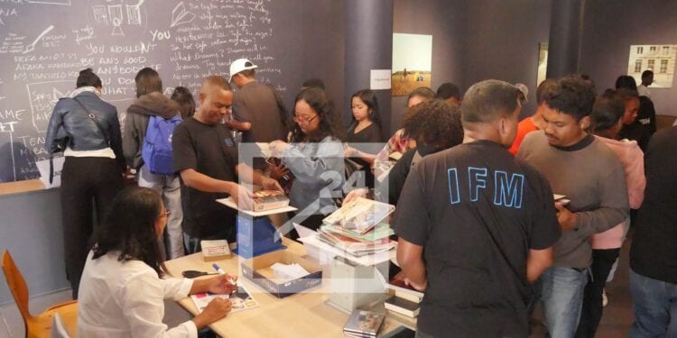 CULTURE – 1 200 kilos de livres retirés des rayons de la médiathèque de l’Institut Français de Madagascar mis en vente