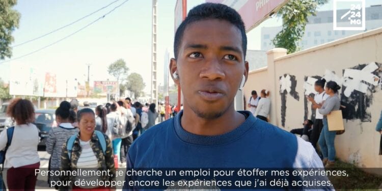 EMPLOI – Quand les jeunes se ruent à des « dating » pour trouver un « job »
