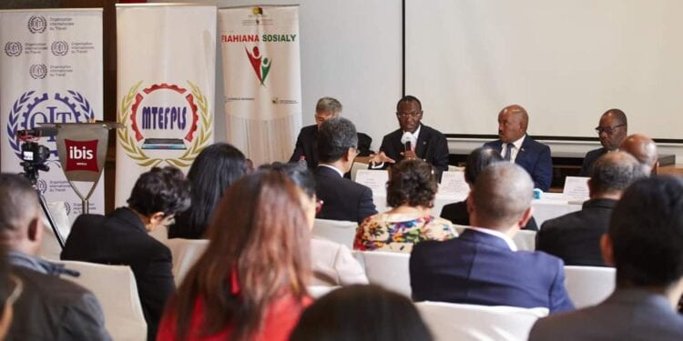 SÉCURITÉ SOCIALE – L&rsquo;exemple ivoirien de sécurité sociale dont la caisse maladie universelle présentée à Madagascar par une mission conviée par l&rsquo;OIT 