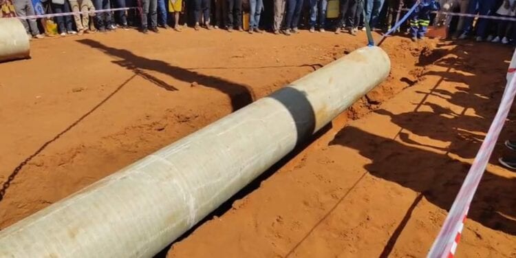 INFRASTRUCTURES – Andry Rajoelina pose officiellement la première pièce du pipeline Efaho-Ambovombe 