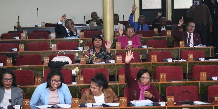 CODE MINIER- Les députés adoptent des amendements autour de la répartition des redevances et ristournes proposée par l’administration minière