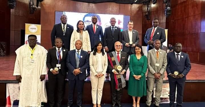 AFRICA ROAD BUILDERS – Le trophée Babacar Ndiaye attribué à Andry Rajoelina remis à la délégation malgache présente aux assemblées annuelles de la BAD à Charm El Cheikh