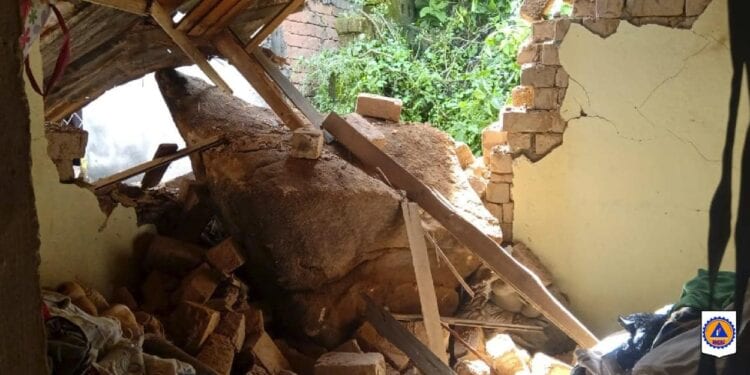 ANTANANARIVO – Un rocher de la colline d&rsquo;Ambatovinaky s’écrase sur une maison d’habitation