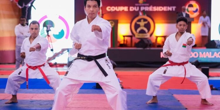 ART MARTIAL – Andry Rajoelina élevé au grade de 6ème dan de karaté en ouverture de la Coupe du Président